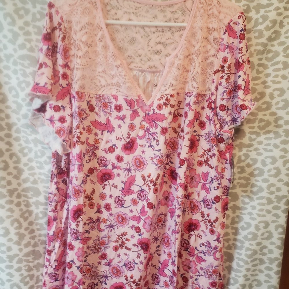 Torrid pink floral lace top NWT